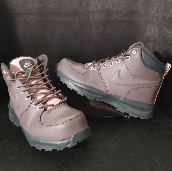Nike boots womens 8.5 - Picture 1 of 8